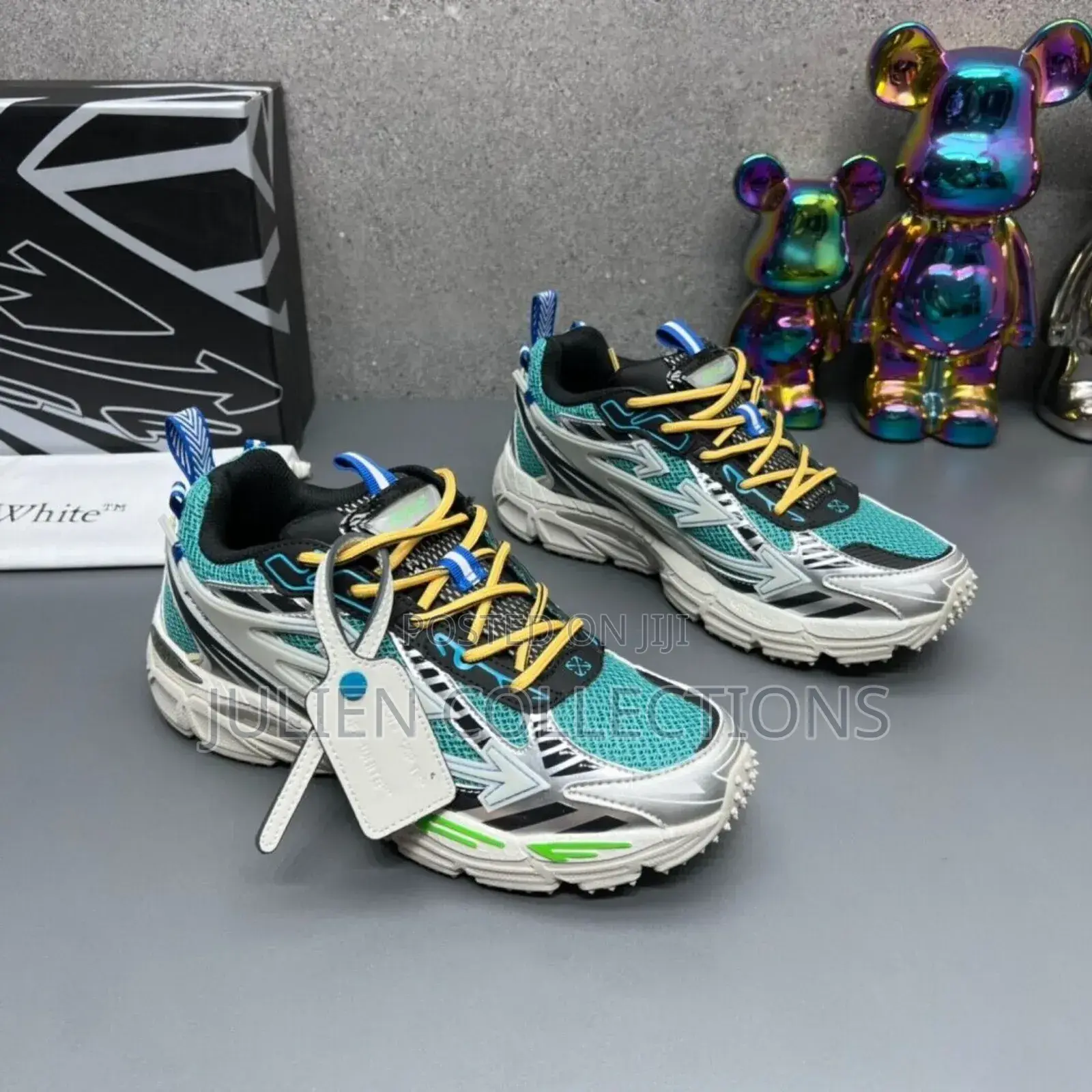 Off - White Sneaker