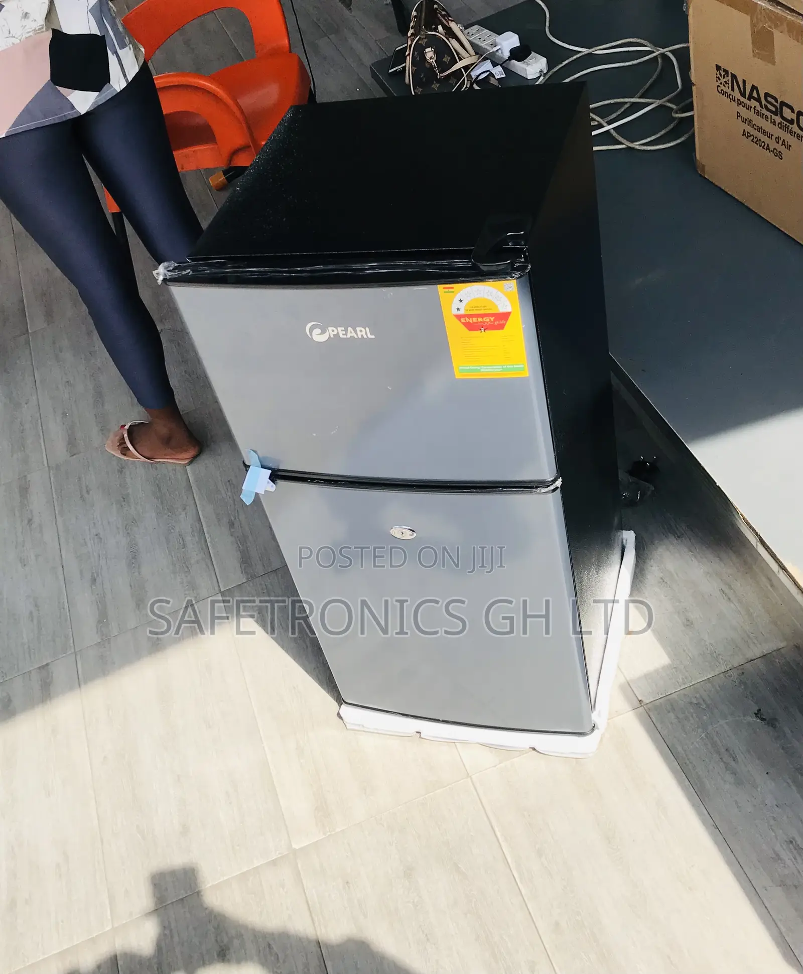 Best Doubledoor Pearl Dark Grey 90l Top Freezer Fridge