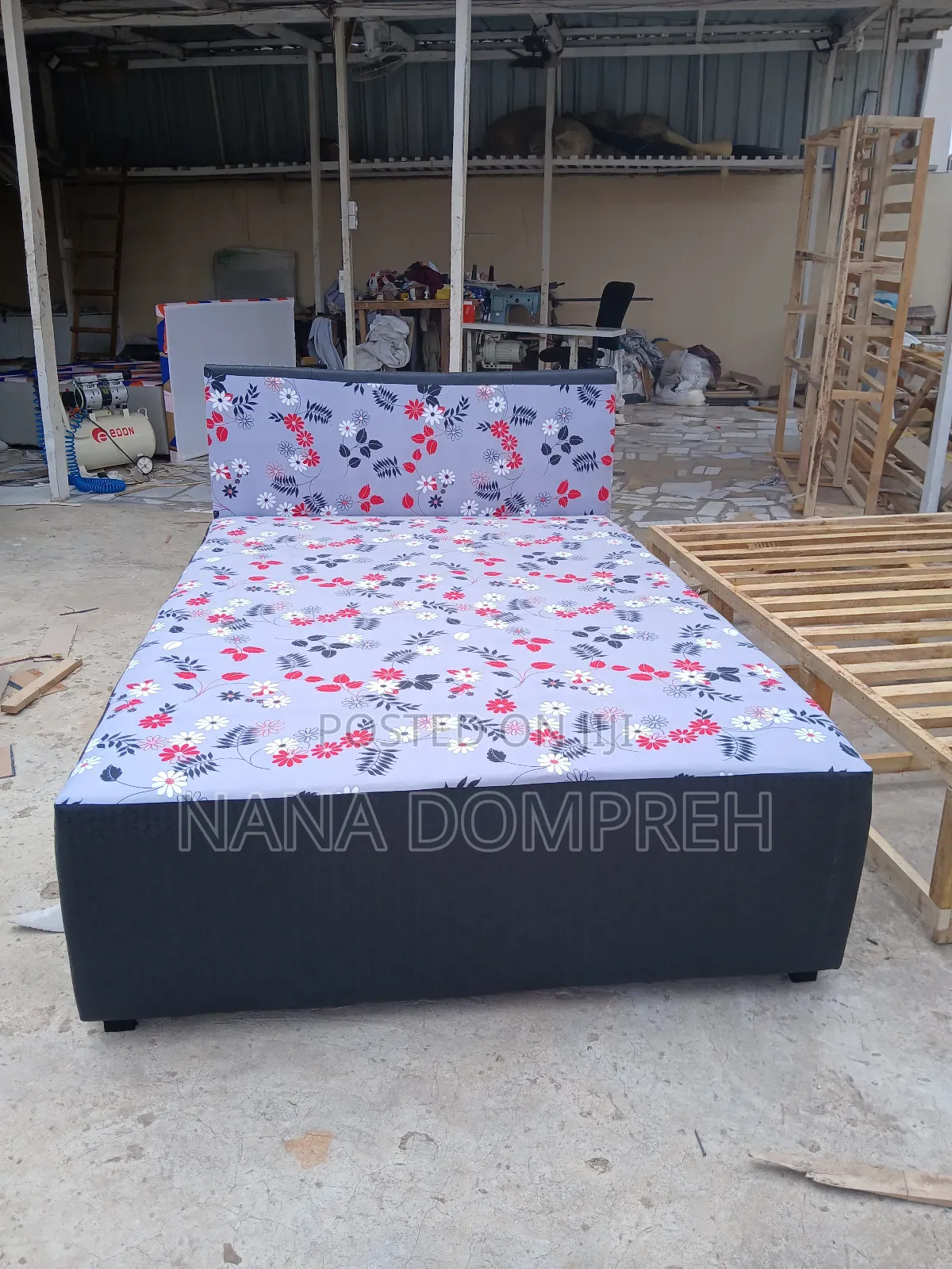 Flowes on Black Bed
