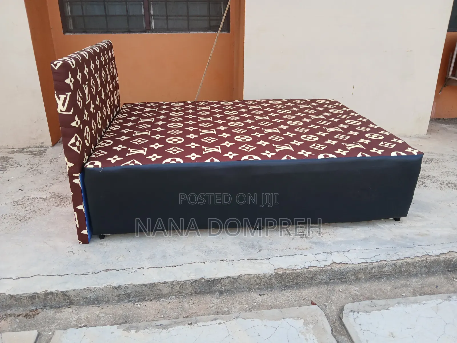 Brown on Black Lv Bed