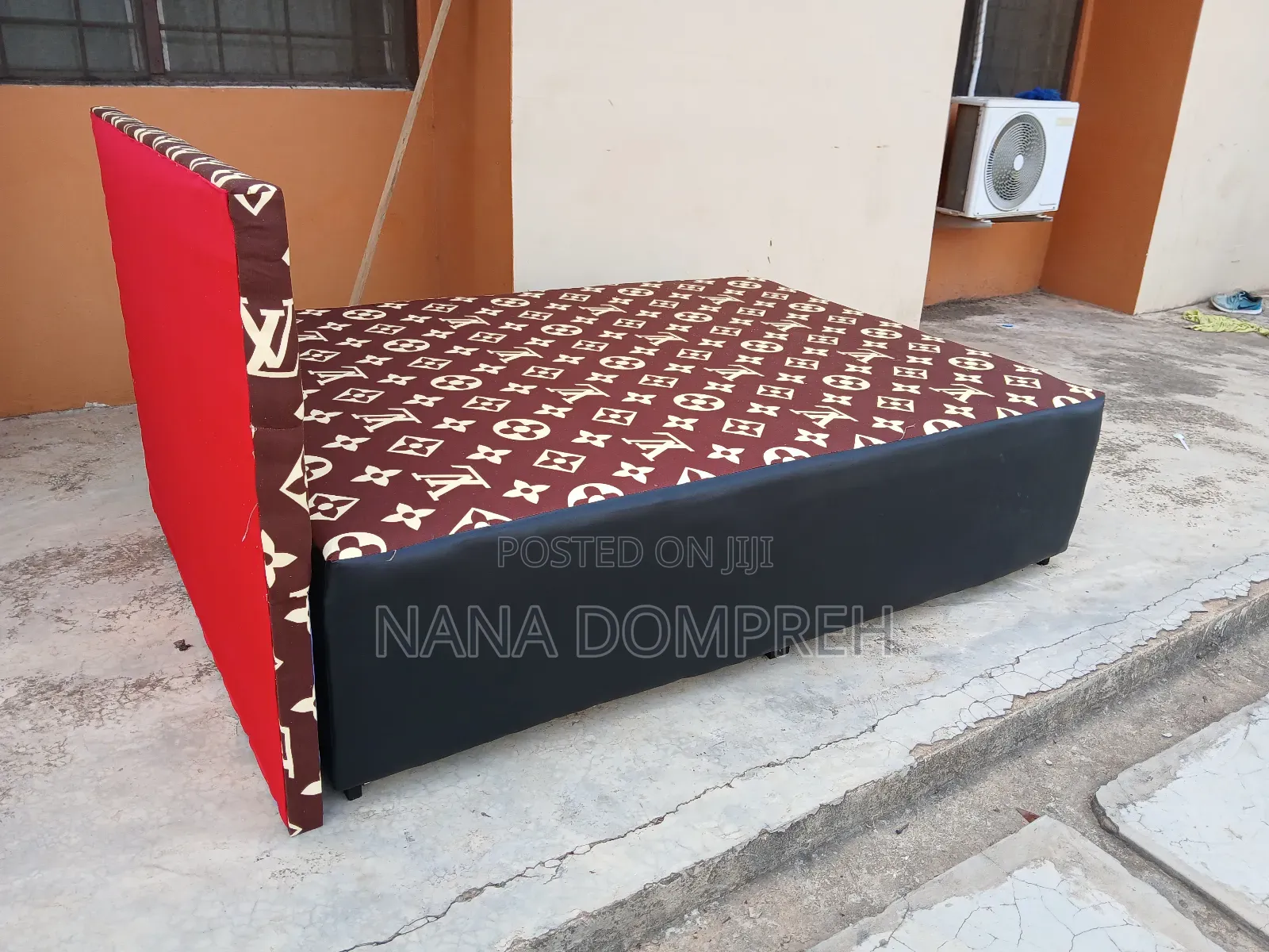 Brown on Black Lv Bed