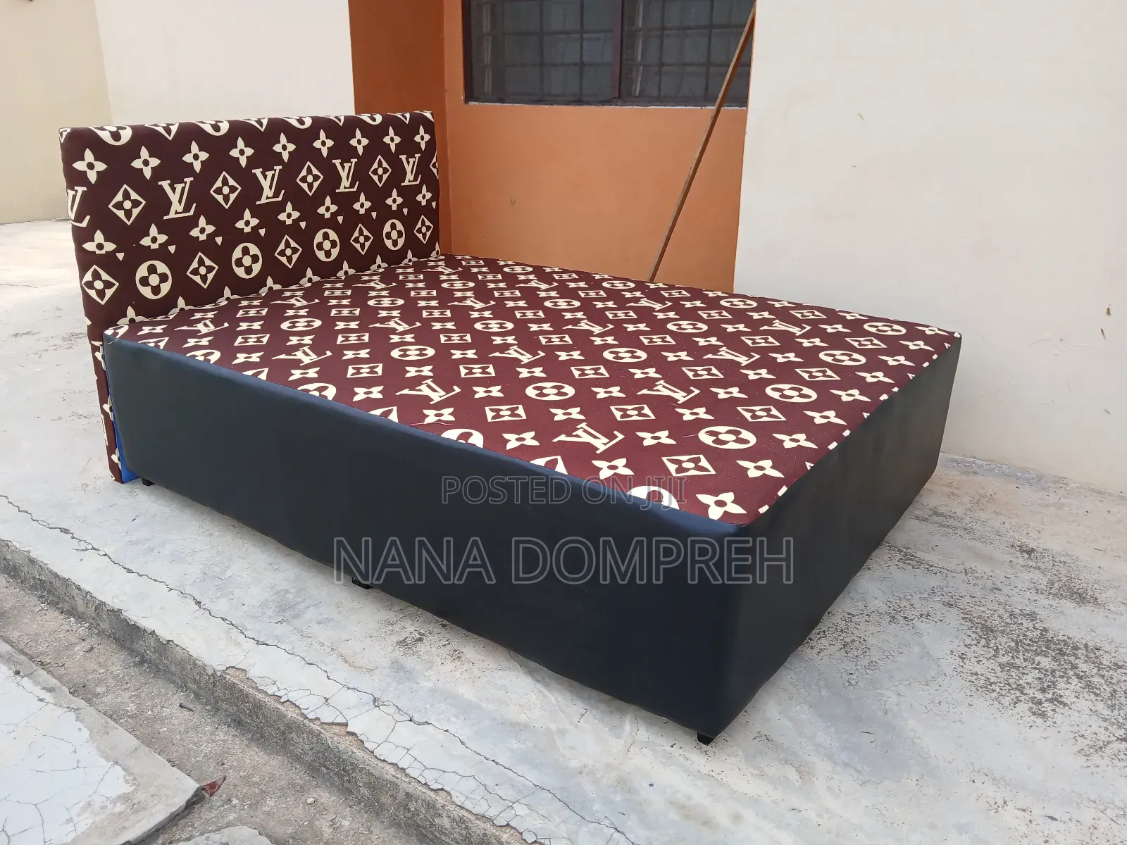 Brown on Black Lv Bed