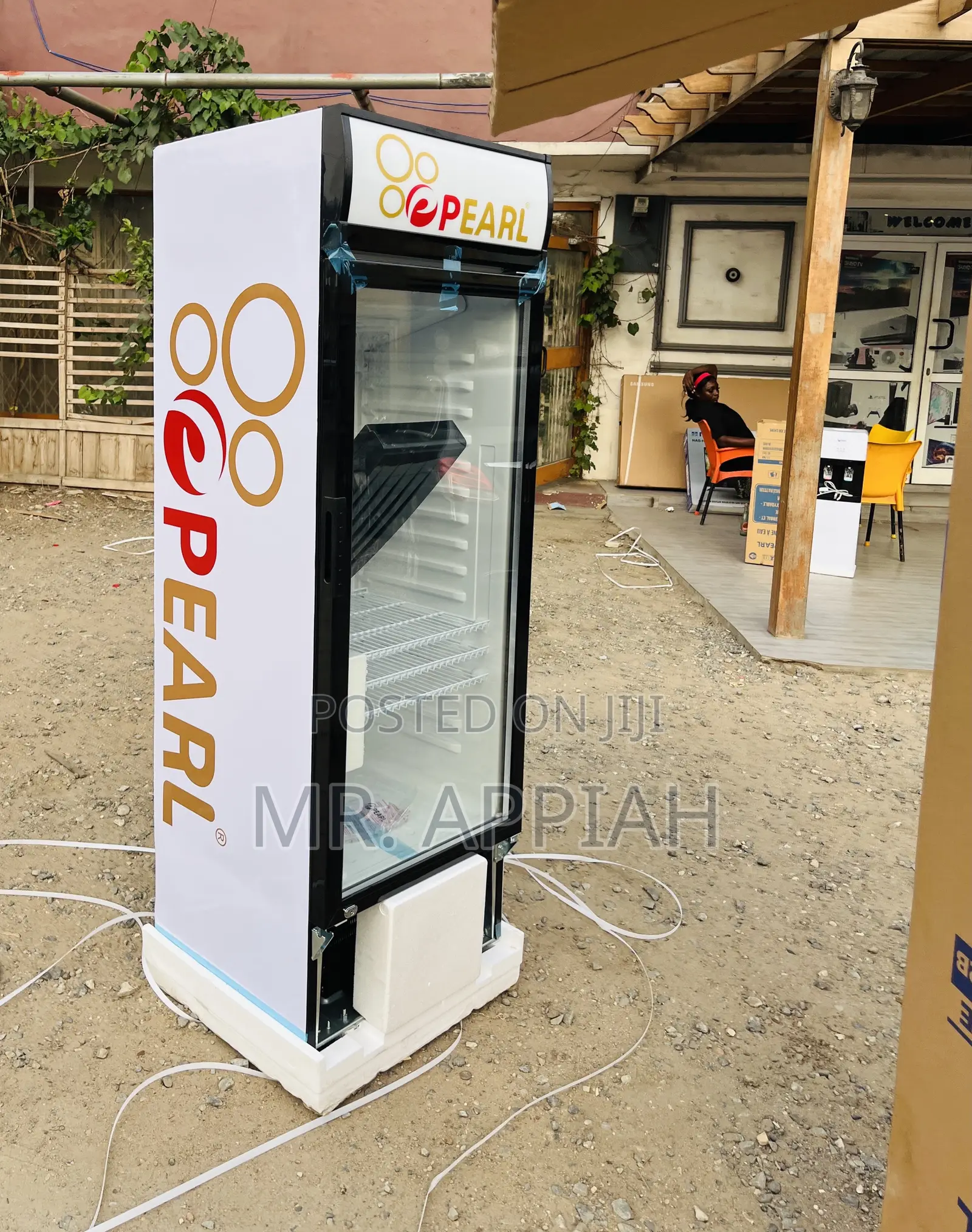 Super Chilling Pearl PVC-352-2b Beverage Cooler.