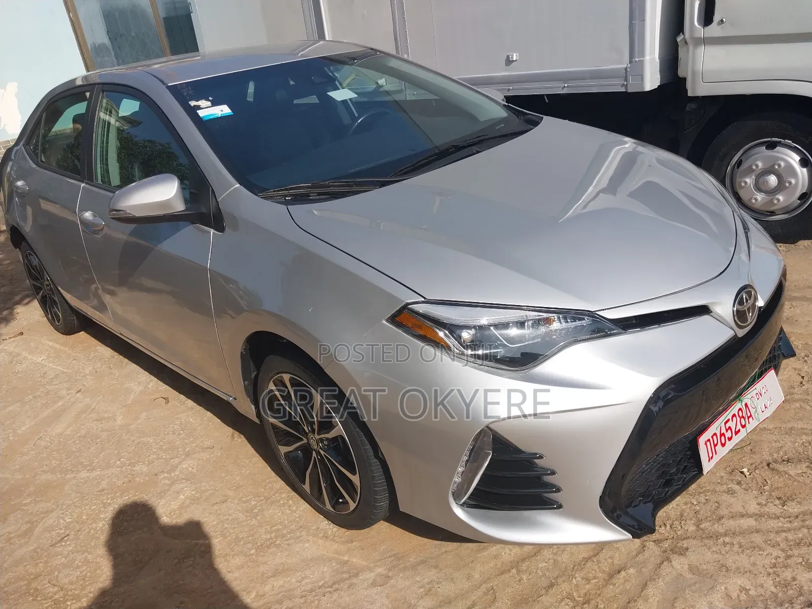 Toyota Corolla SE (1.8L 4cyl 2A) 2018 Silver