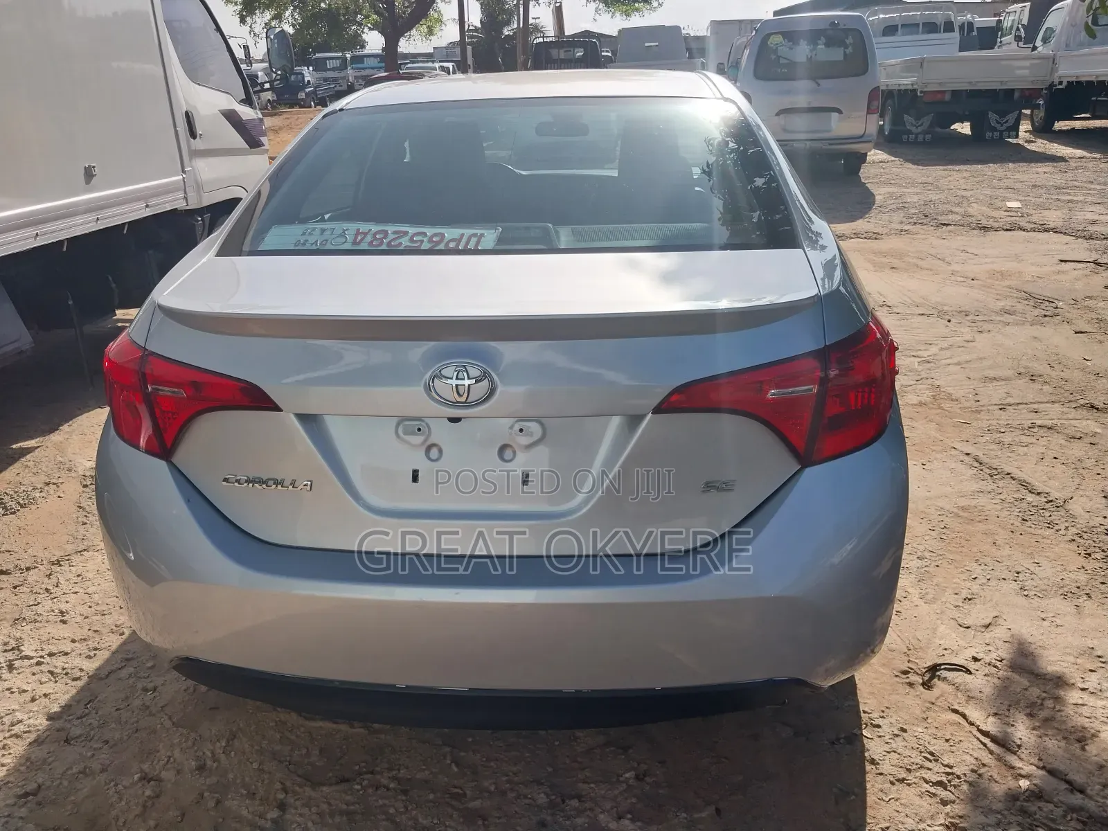 Toyota Corolla SE (1.8L 4cyl 2A) 2018 Silver