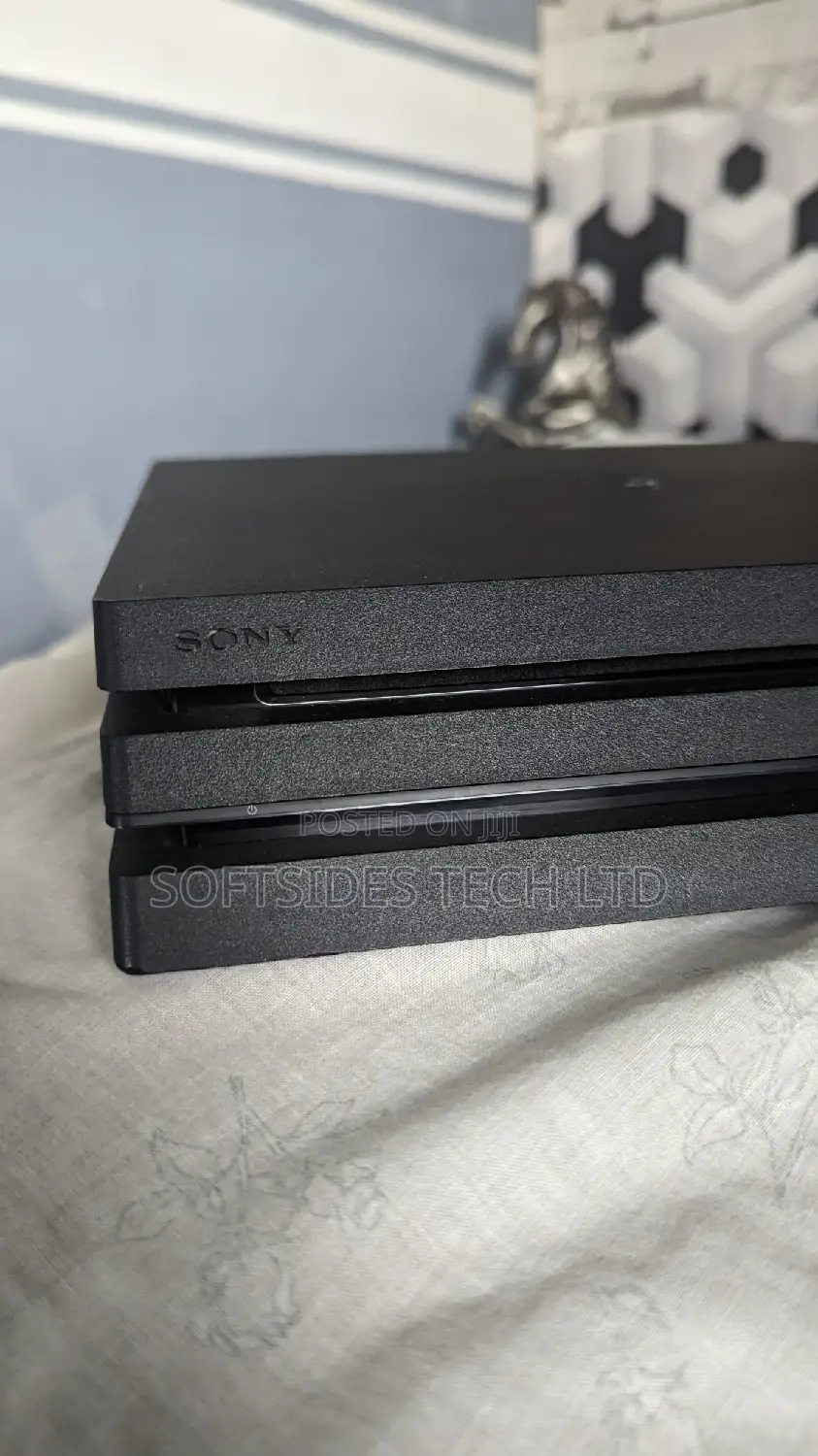 Playstation 4 Pro Jailbreak With 13 Games and Controller