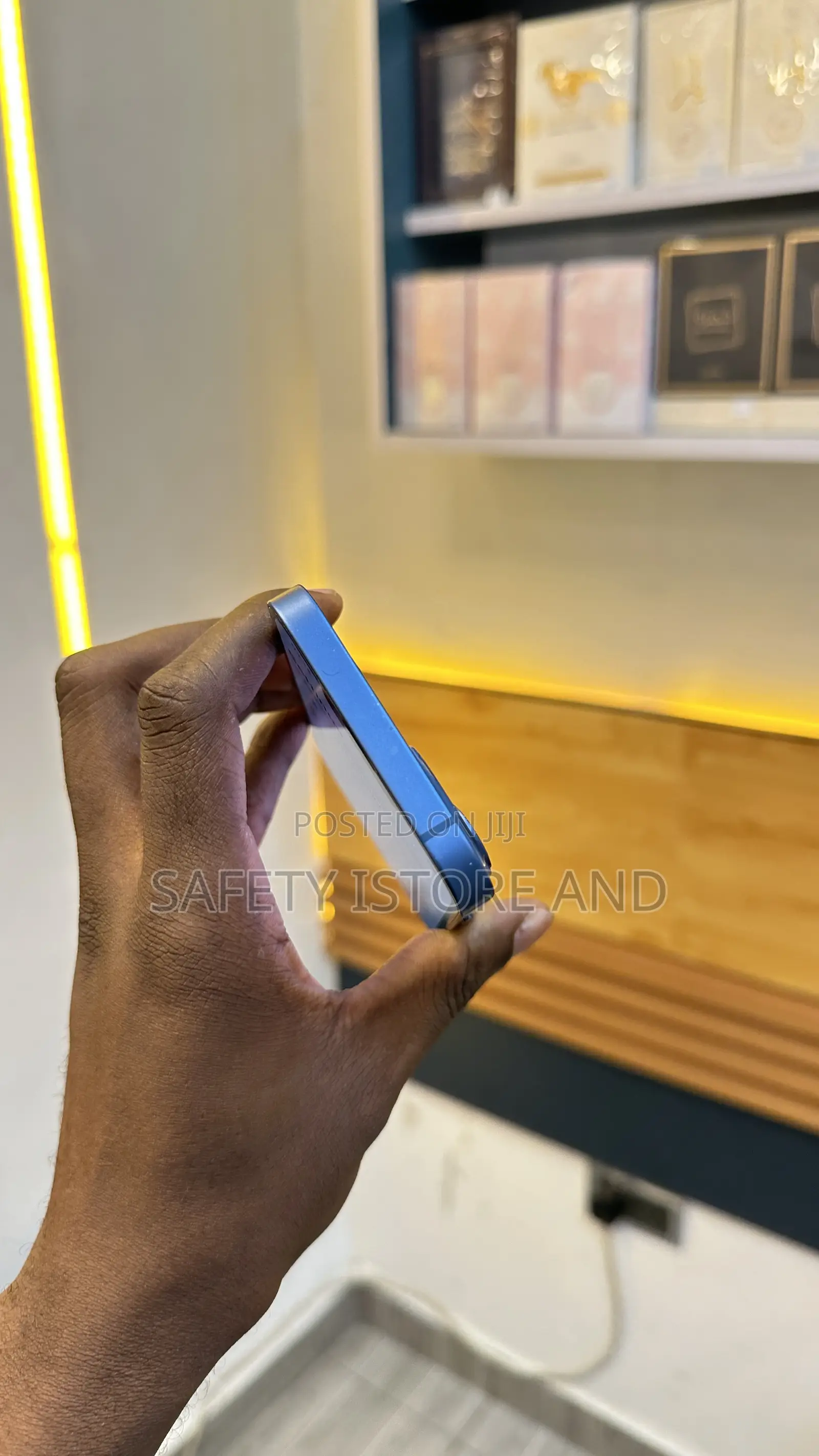 New Apple iPhone 13 128 GB Blue