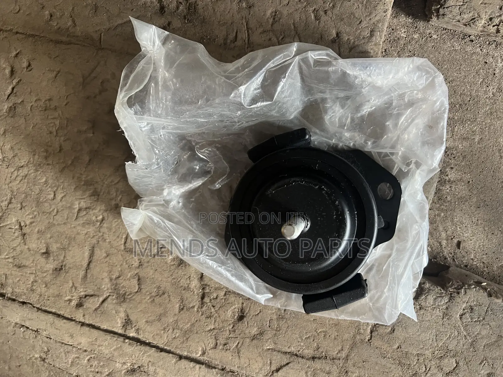 Mitsubishi Pajaro Engine Seat