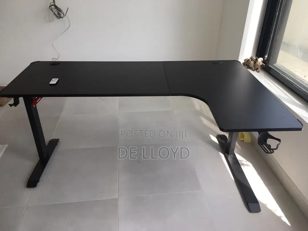 L Shaped RGB Table