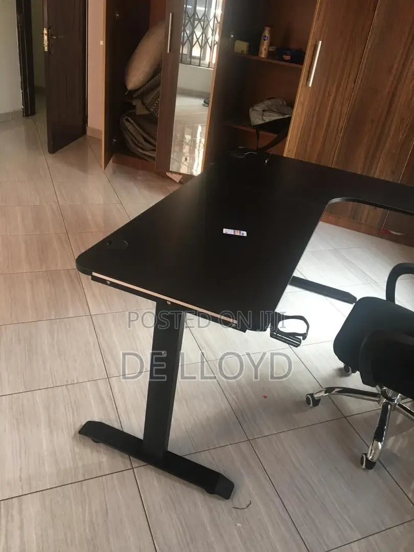 L Shaped RGB Table