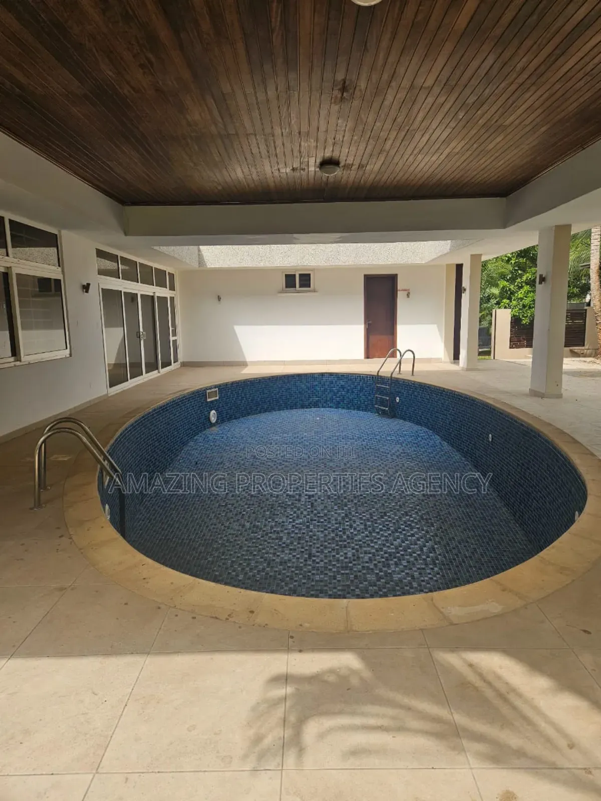 6bdrm House in Airport Residential Area for rent