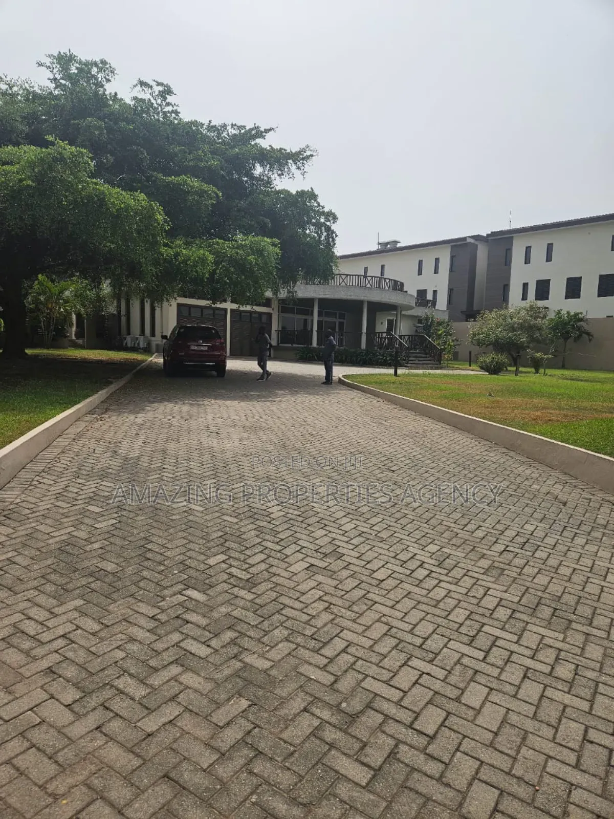 6bdrm House in Airport Residential Area for rent