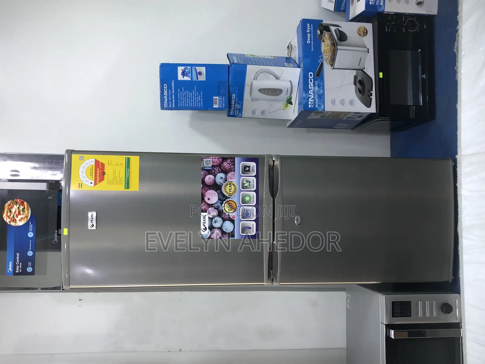 Cute Pearl Bottom Freezer Available With Two Doors