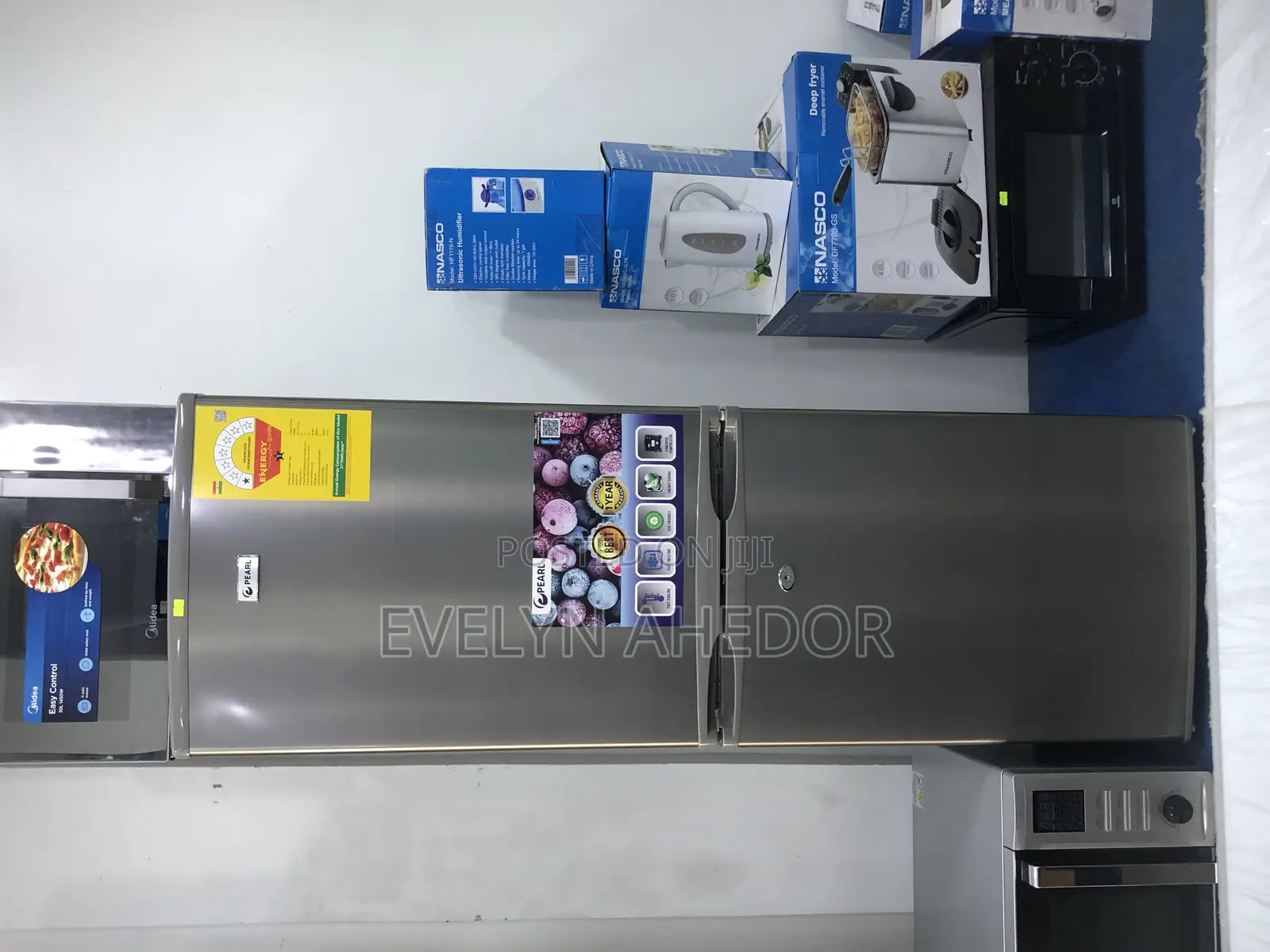 Cute Pearl Bottom Freezer Available With Two Doors
