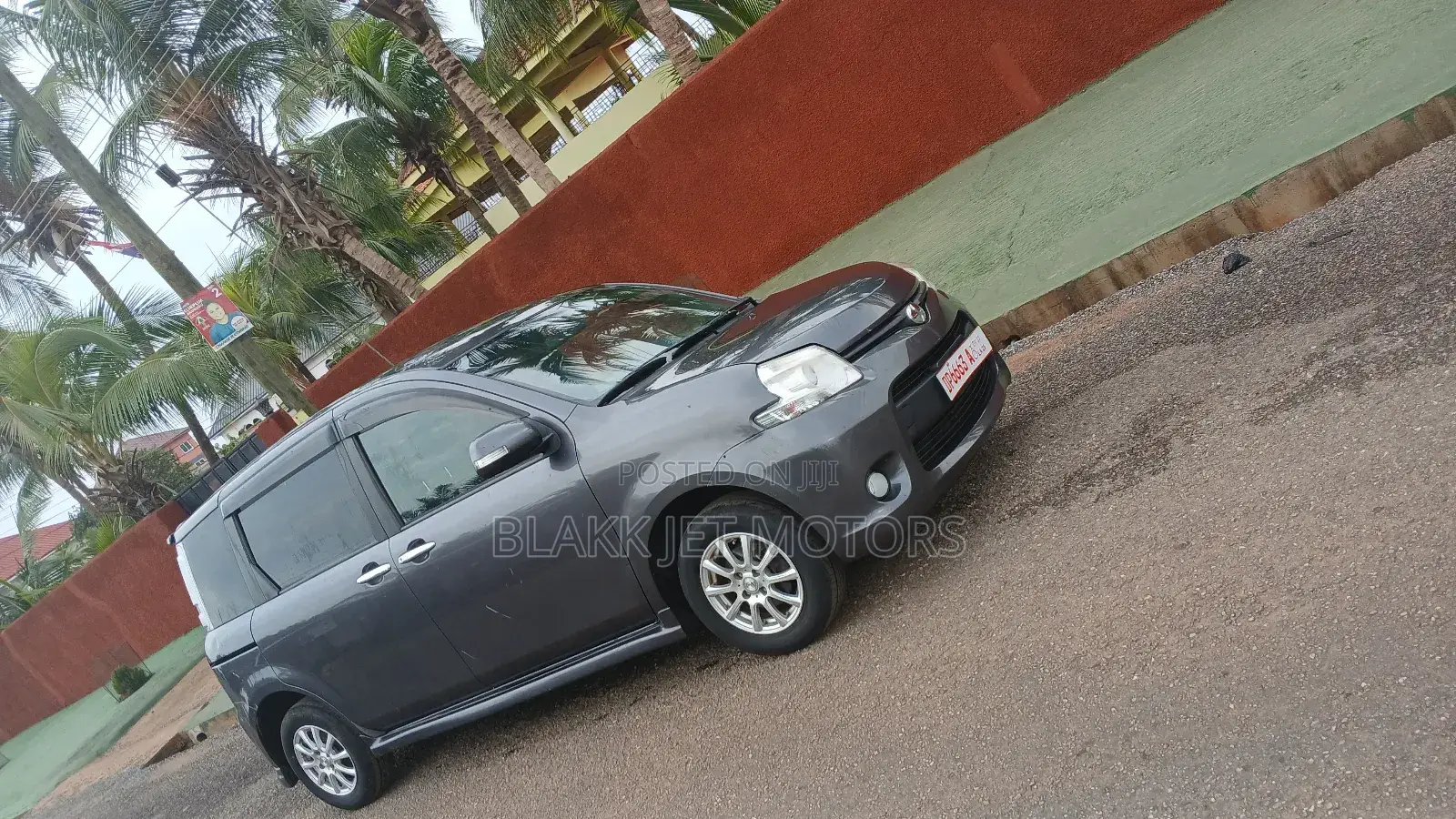 Toyota Sienta 1.5 AWD 2013 Gray