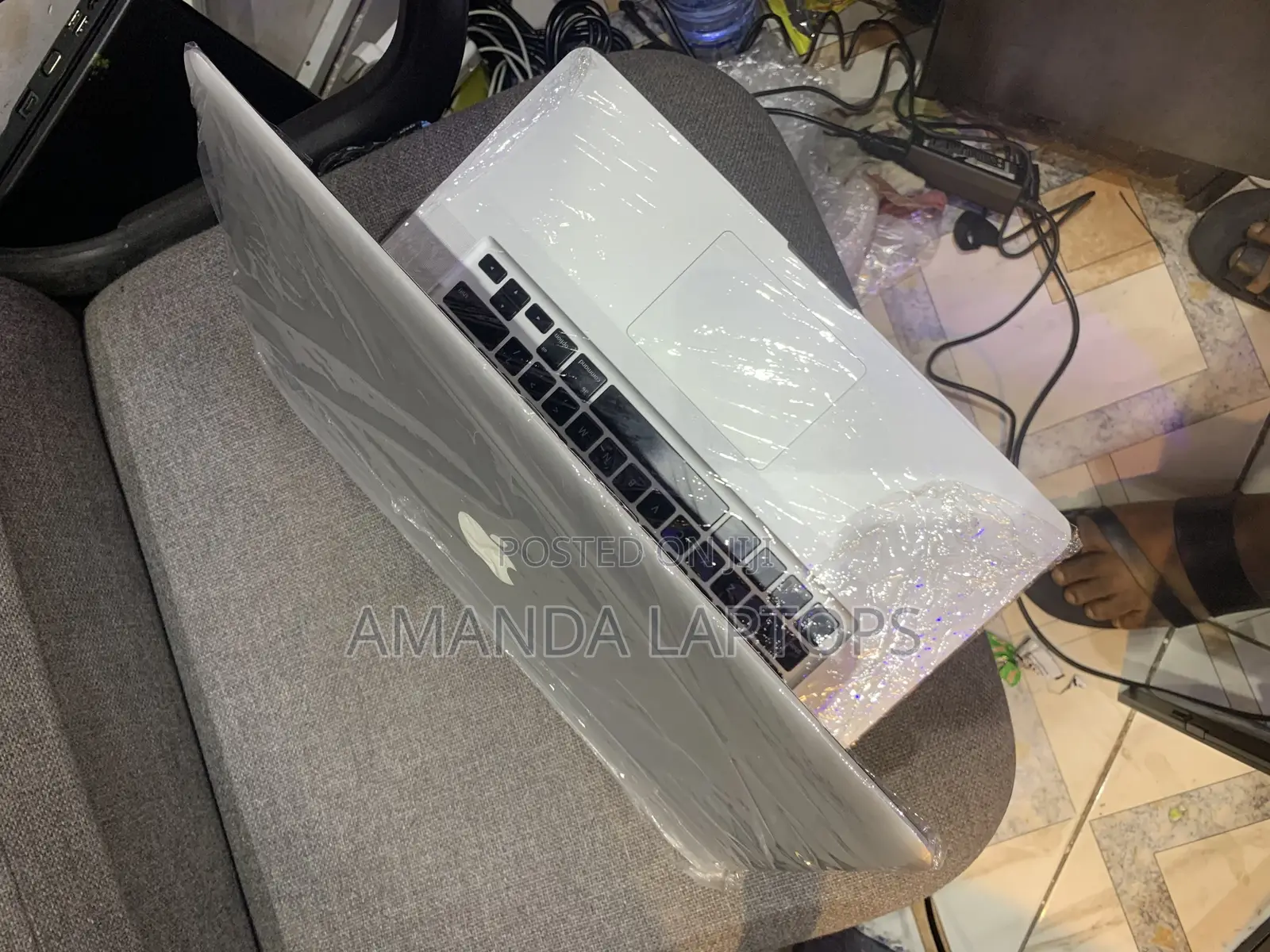 New Laptop Apple MacBook Pro 2010 4GB Intel Core 2 Duo HDD+SSD 128GB