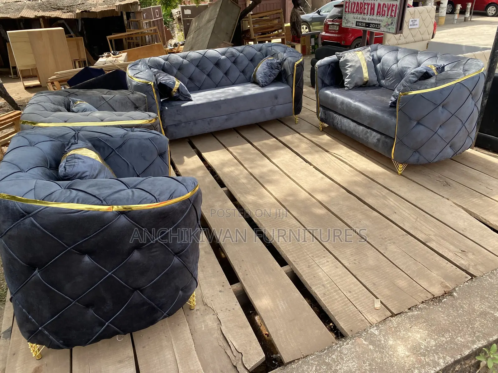 Tufted Sofa Sets With Pillows (Cash on Delivery)