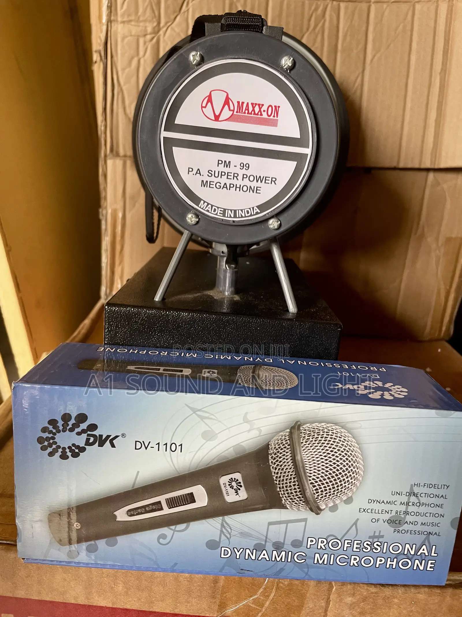 Maxx on Pm-99 Rechargeable Megaphone