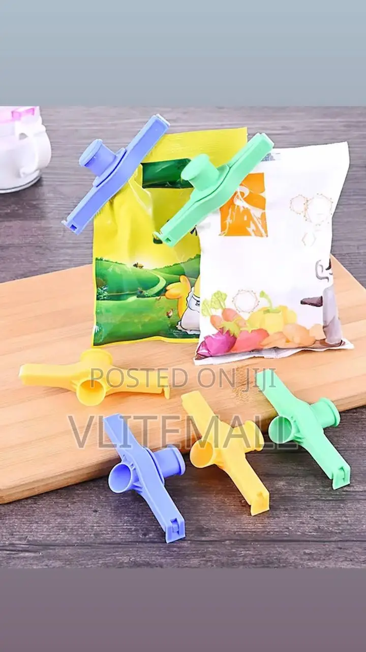 Food Bag Sealing Clip With Cover And Pour Spout