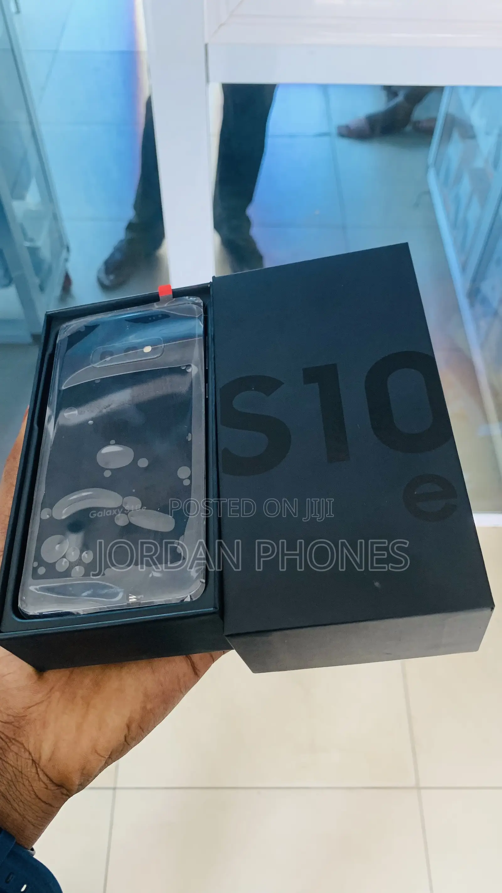 New Samsung Galaxy S10e 128 GB Black