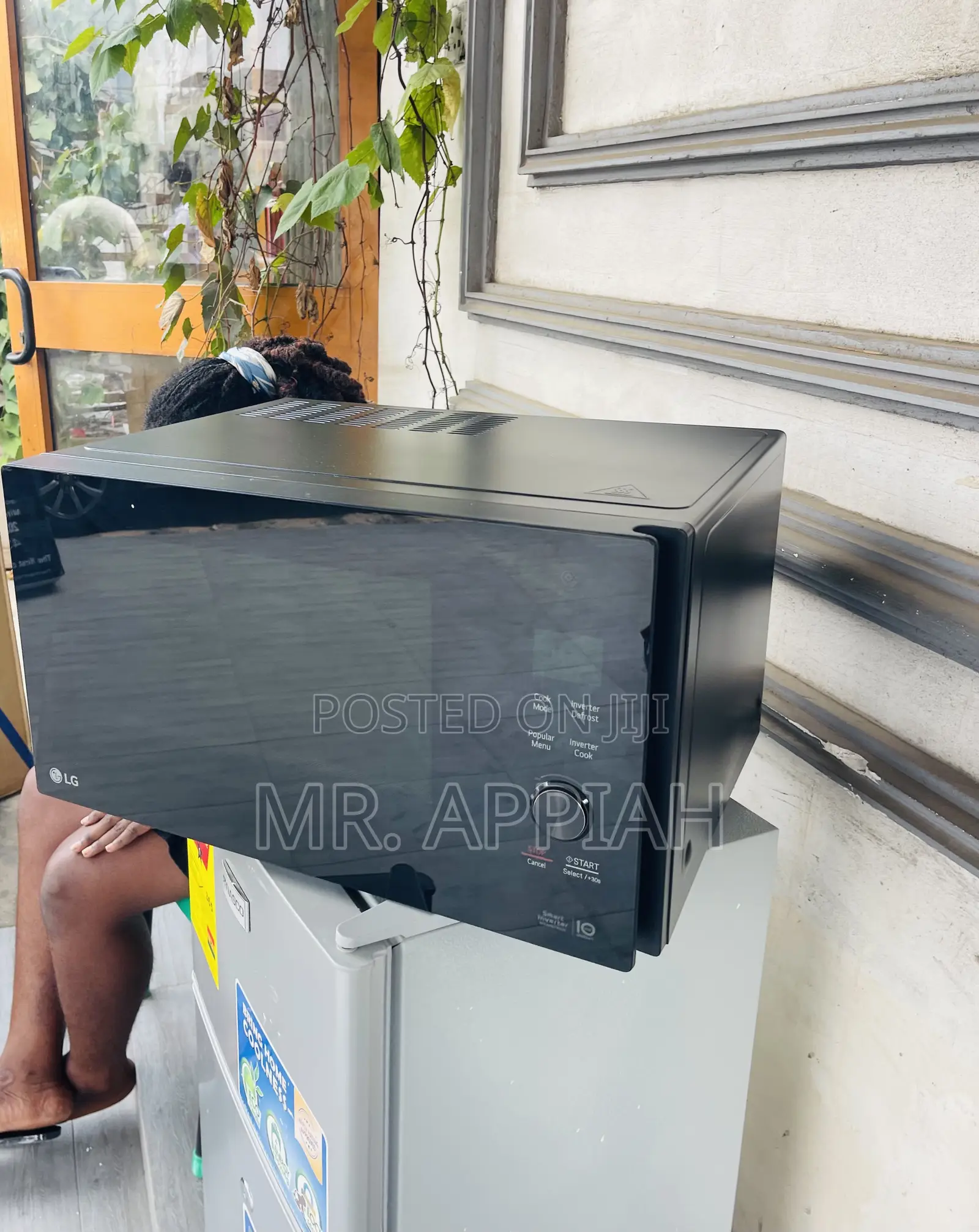 Premium Lg Mh8295dis Electric Microwave Oven.