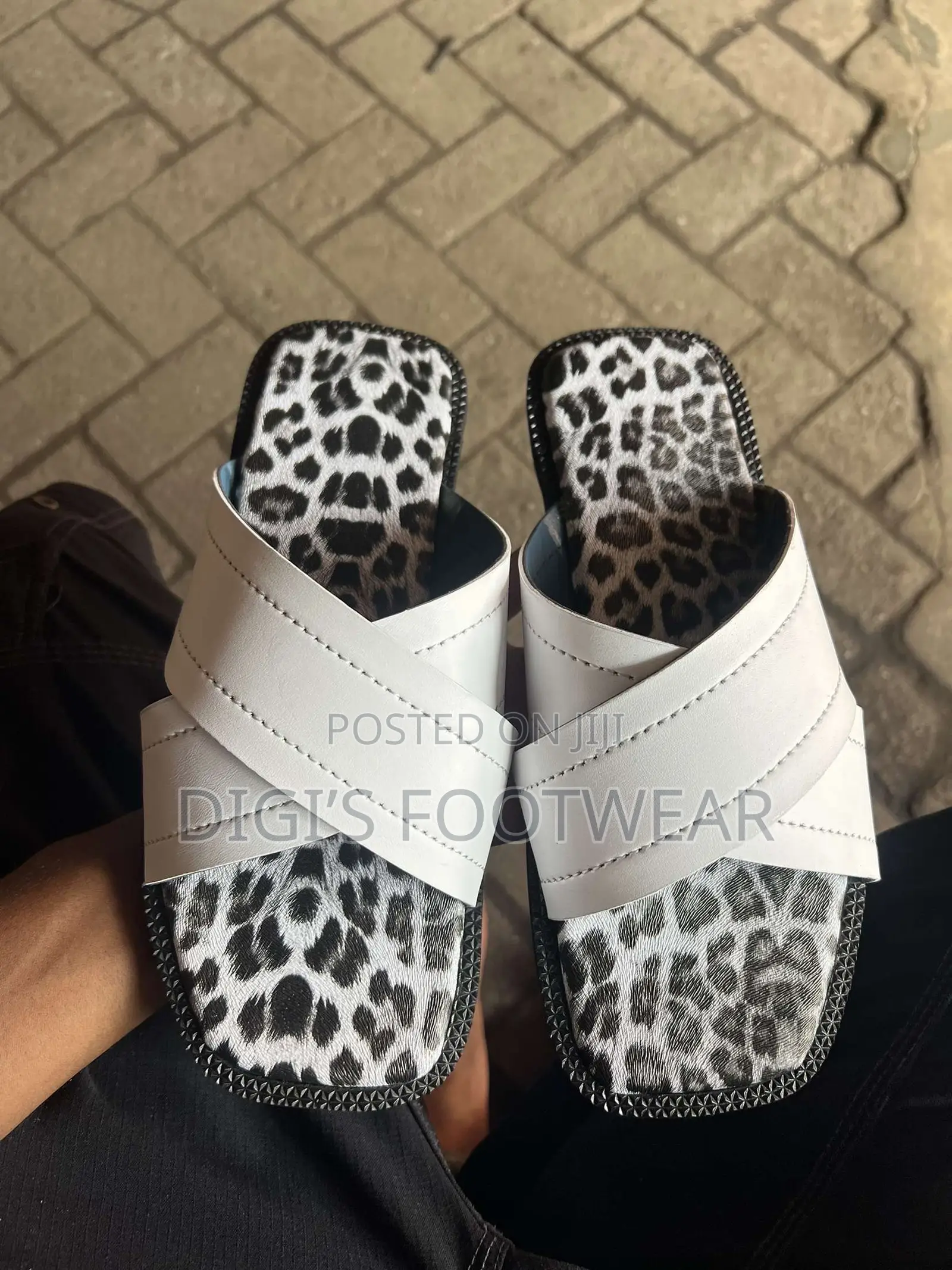 White Crossed Slipper With Tiger Eye Inner