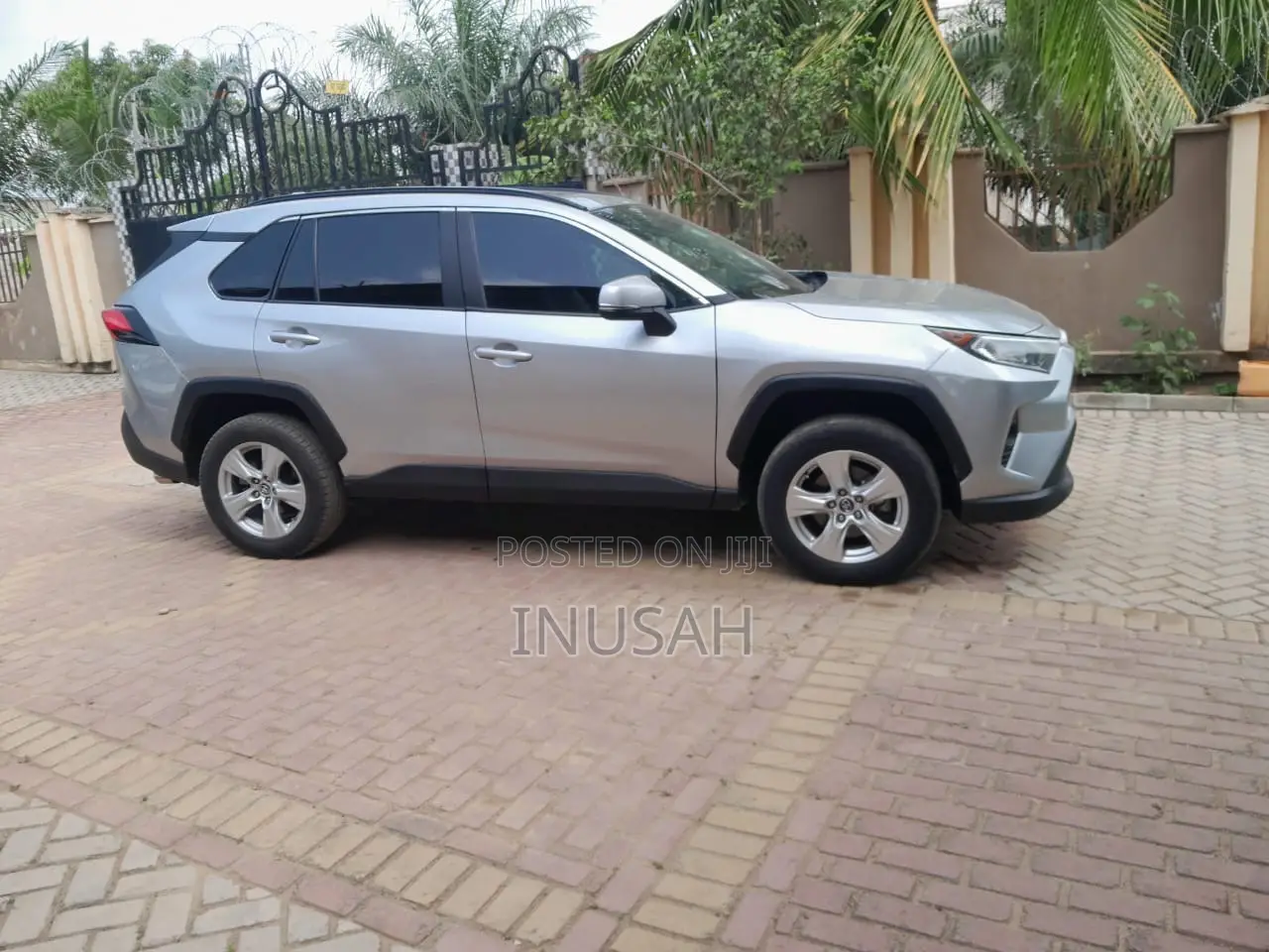 Toyota RAV4 XLE AWD 2020 Gray