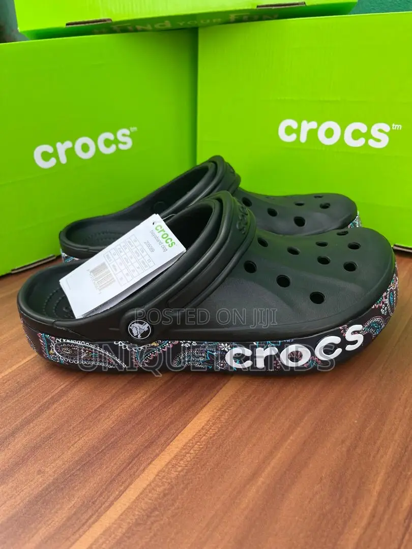 Black Unisex Bayaband Crocs