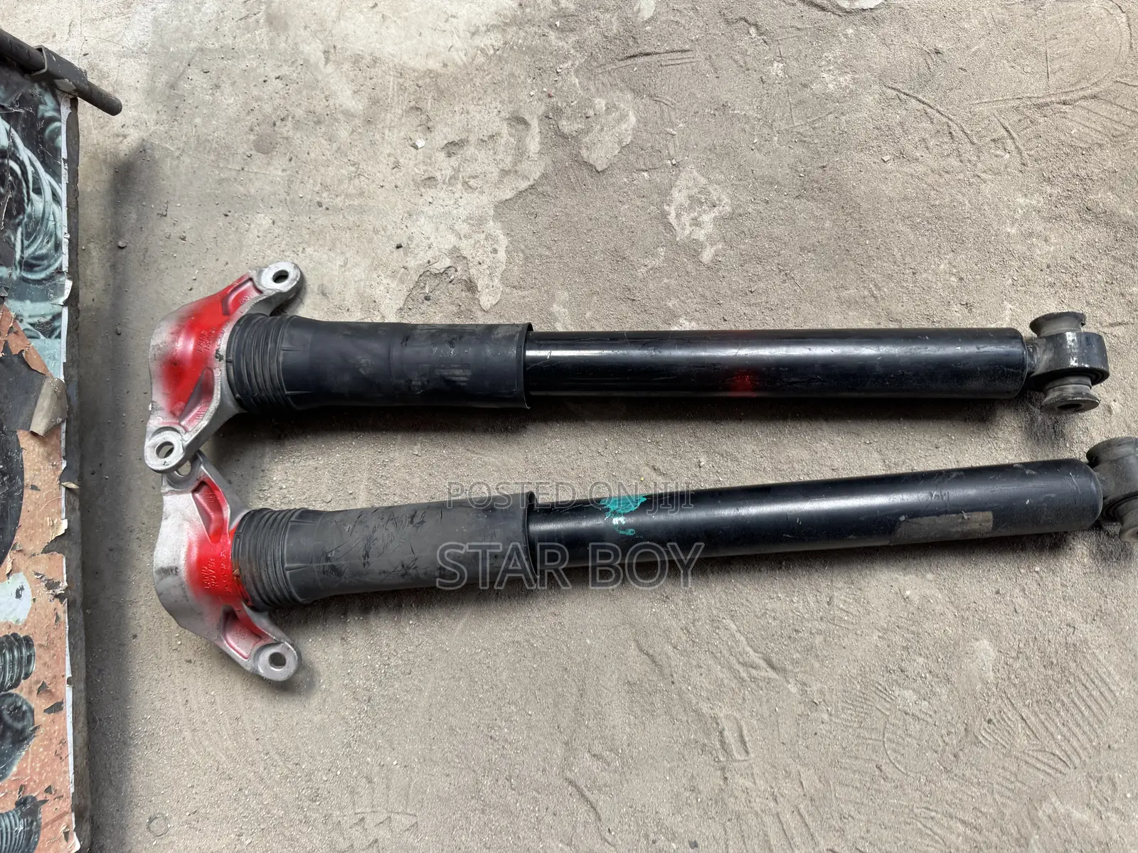 Range Rover :2013 to 2018 Back Shocks .