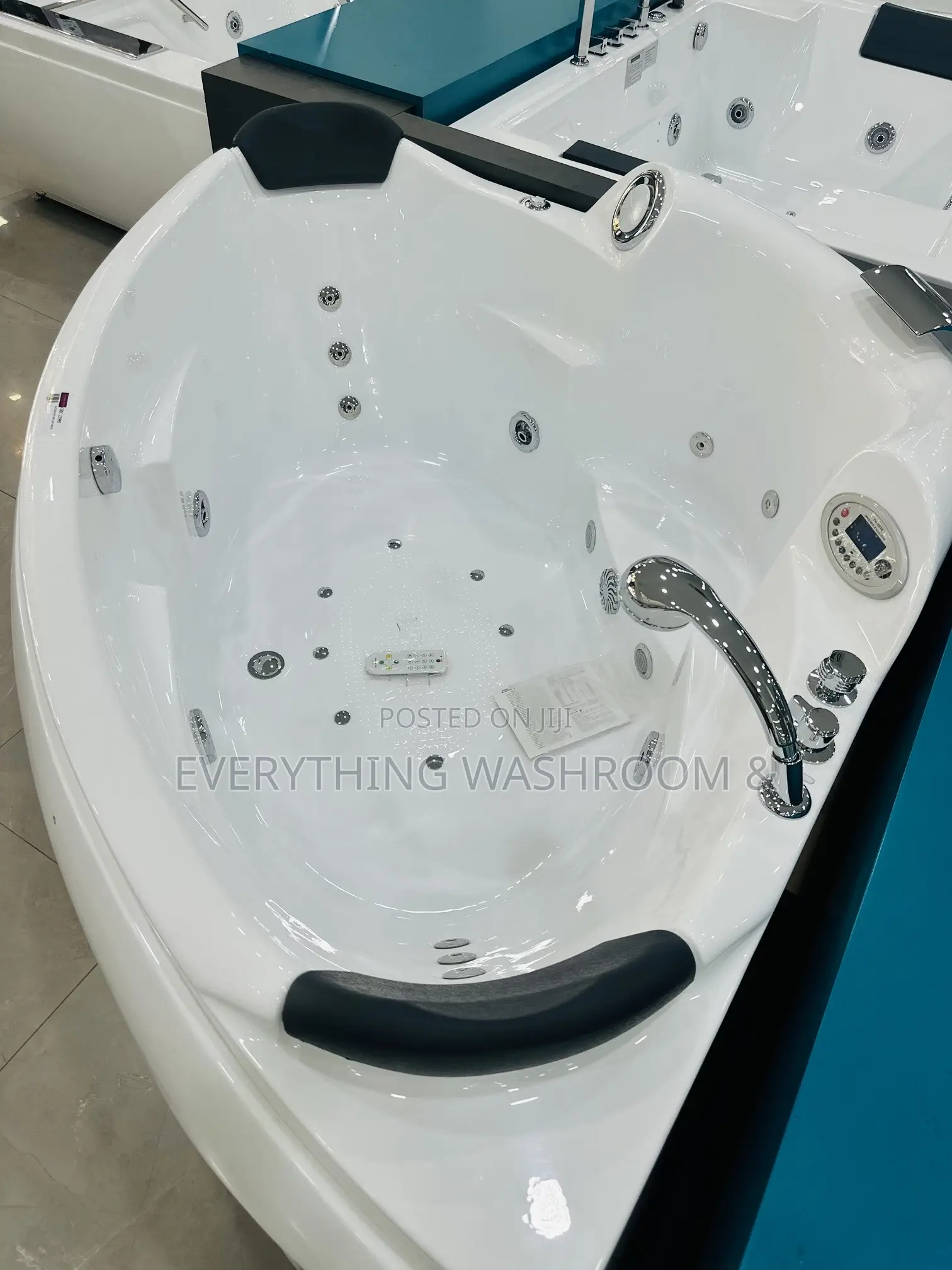 Massaging Bathtub_corner Jacuzzi
