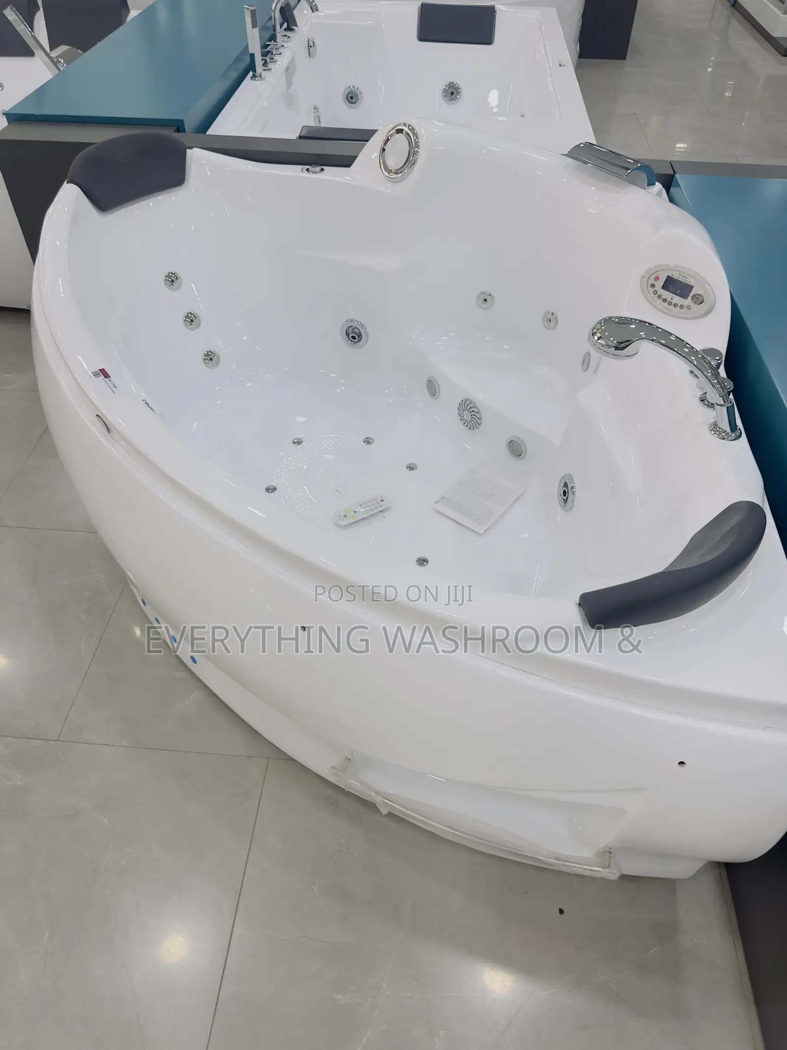 Massaging Bathtub_corner Jacuzzi