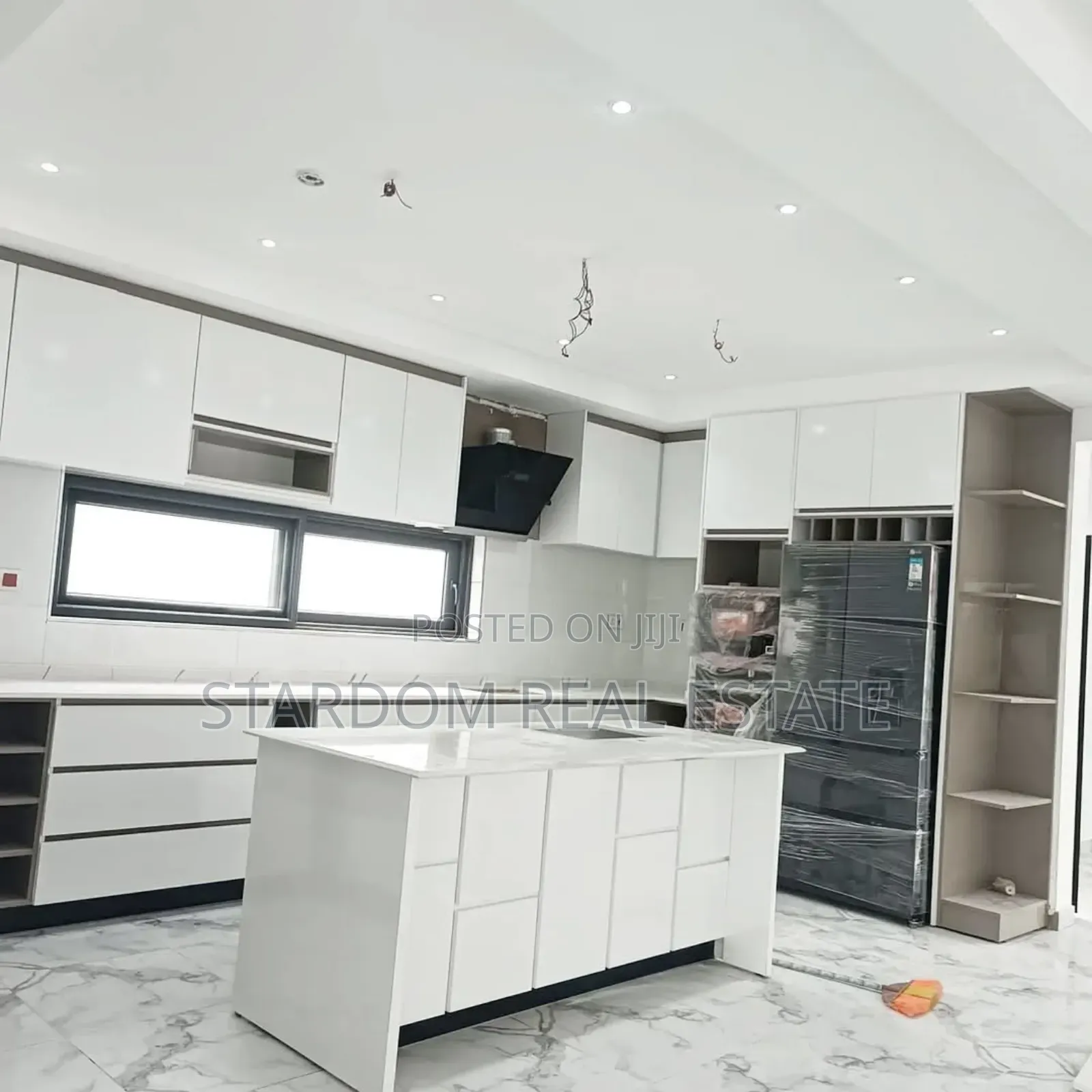 4bdrm Duplex in Adjiriganor for sale