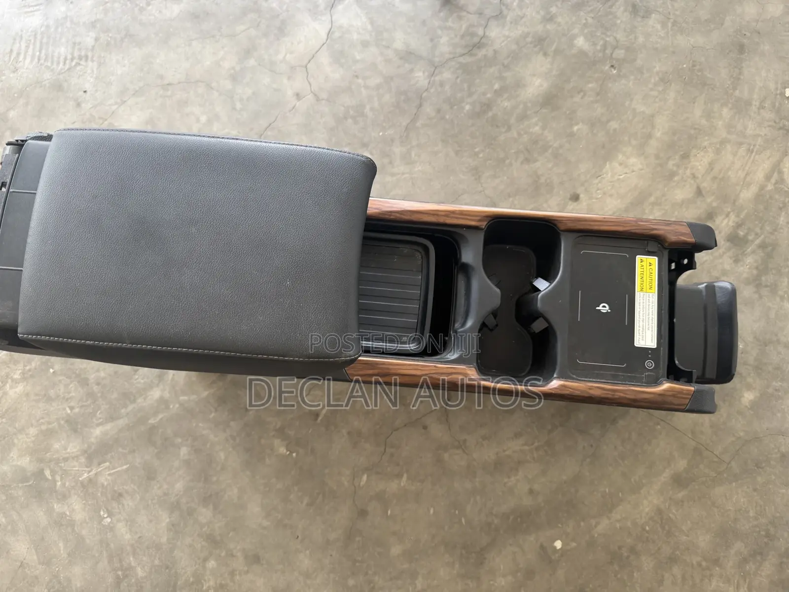 2019 CRV Centre Console With Armerest Wooden Trim Cupholders