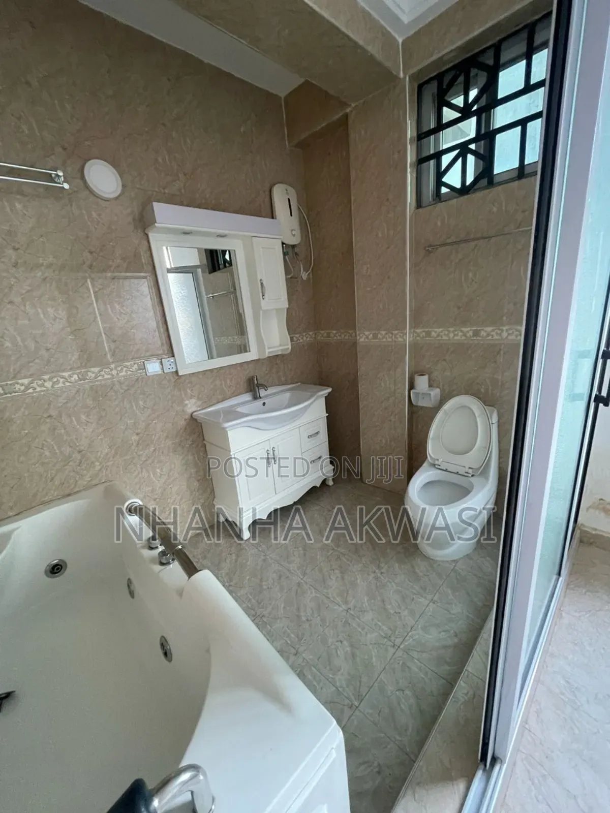 3bdrm Apartment in Sakumono, Tema Metropolitan for rent