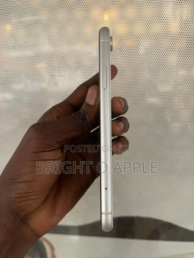 New Apple iPhone XR 64 GB White