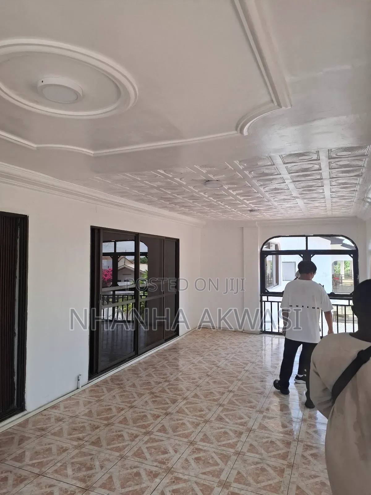 Furnished 10bdrm House in Community 3, Tema Metropolitan for rent