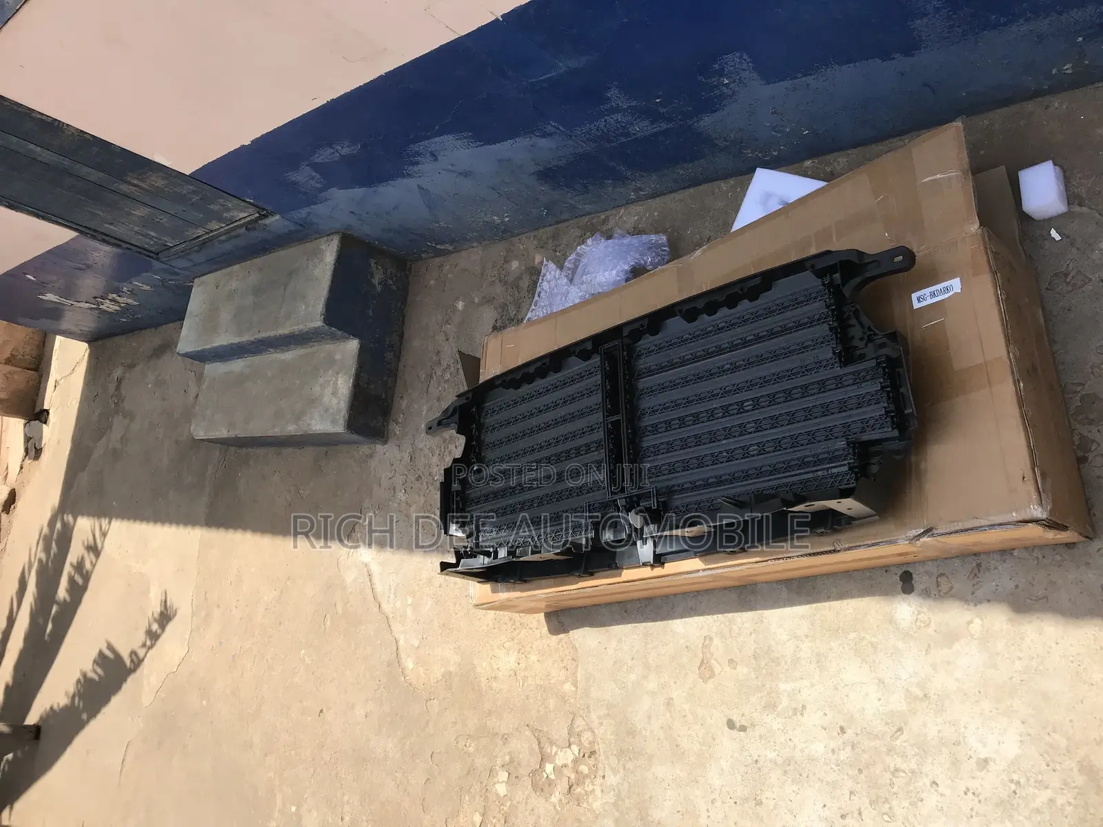 Ford F150 2019 Shutter Grill