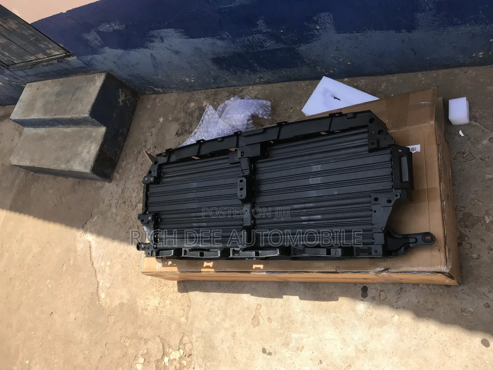 Ford F150 2019 Shutter Grill