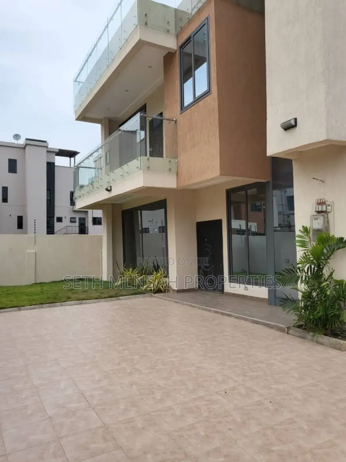 5bdrm House in Airport Residential Area for sale