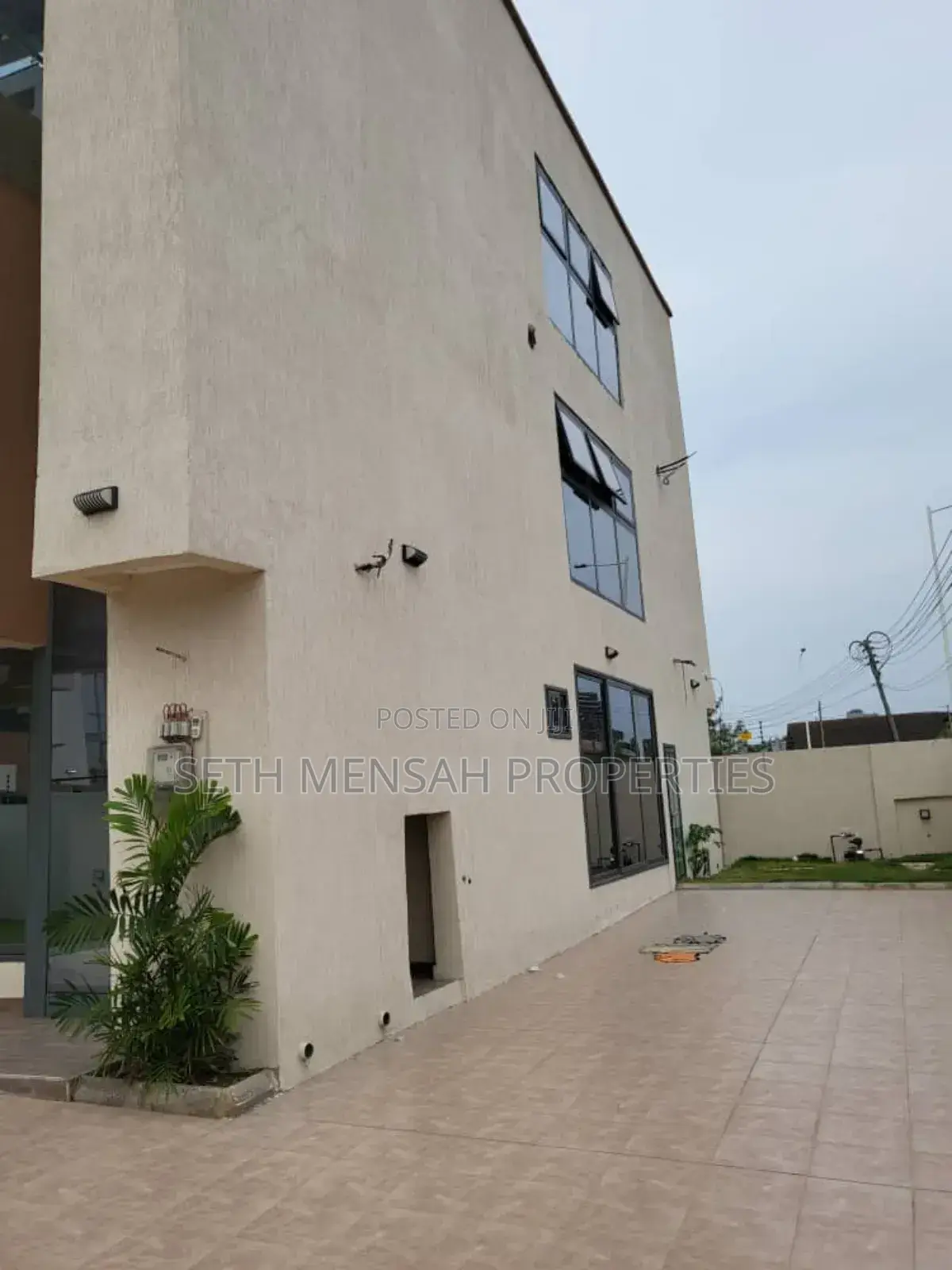 5bdrm House in Airport Residential Area for sale