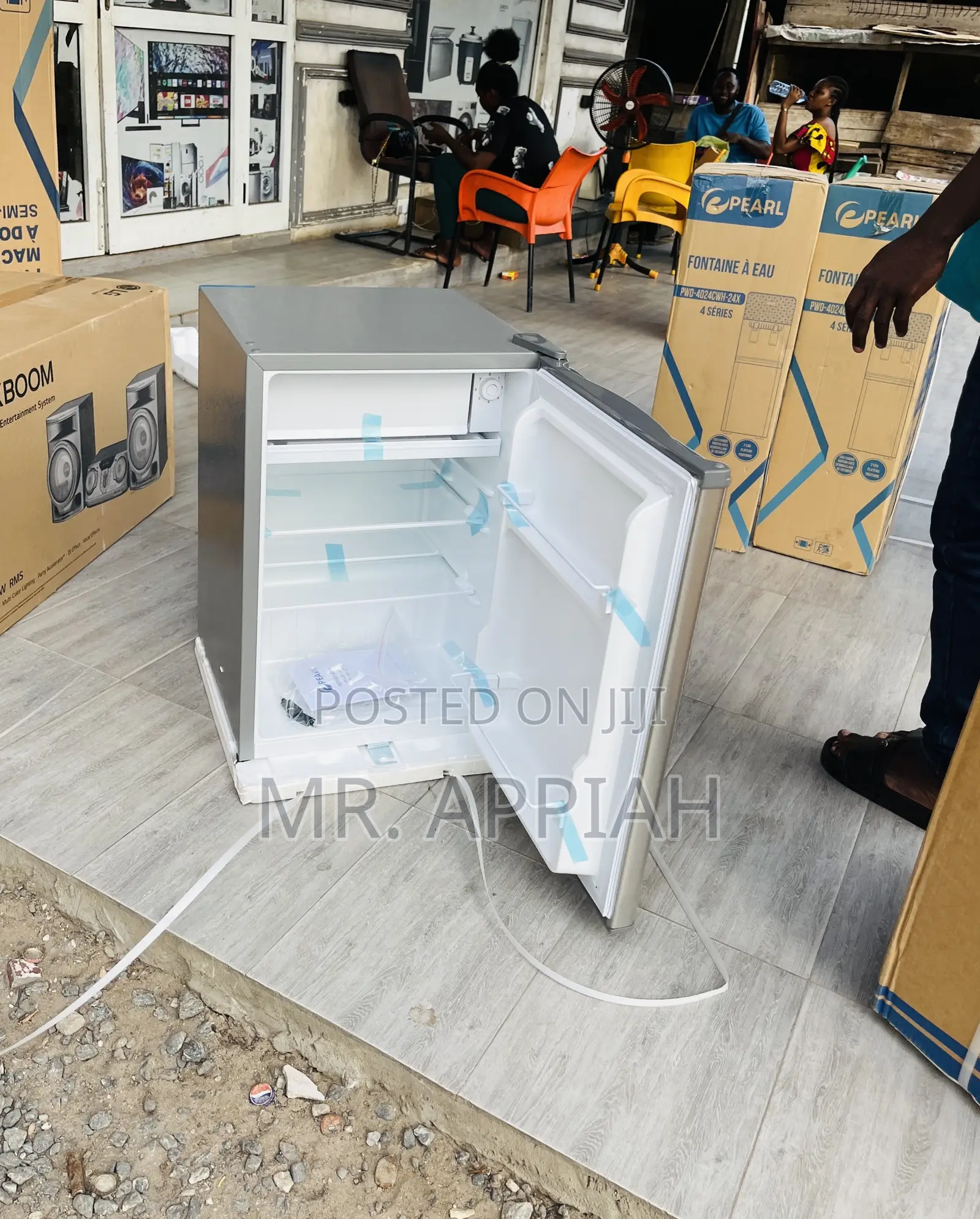 High Quality Pearl Single Door Electric Mini Fridge.