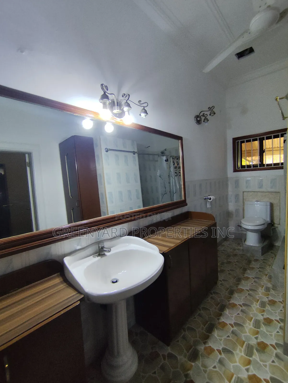 Furnished 8bdrm House in Ogbojo, East Legon for sale