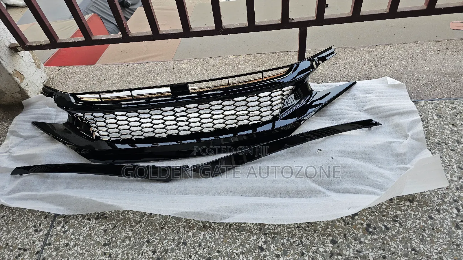 Honda Civic 2016 to 2018 Specked Grill With Headlight Crome