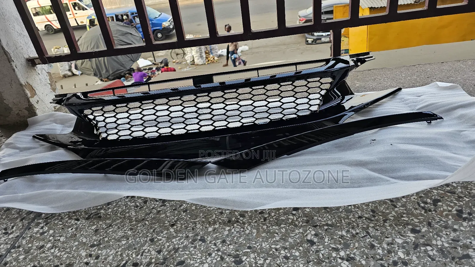 Honda Civic 2016 to 2018 Specked Grill With Headlight Crome