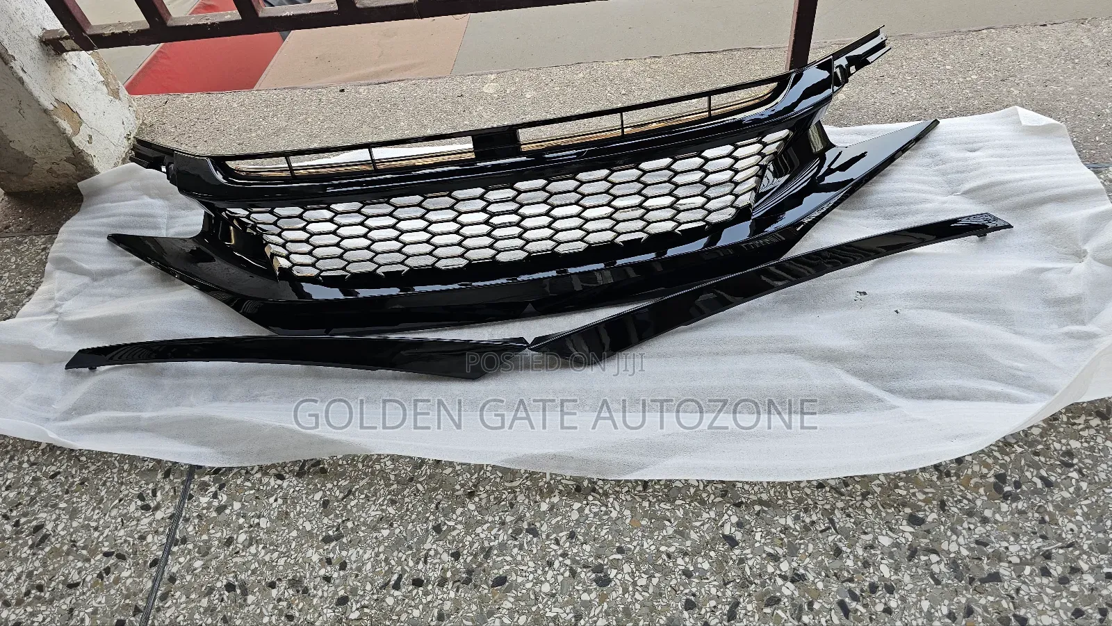 Honda Civic 2016 to 2018 Specked Grill With Headlight Crome