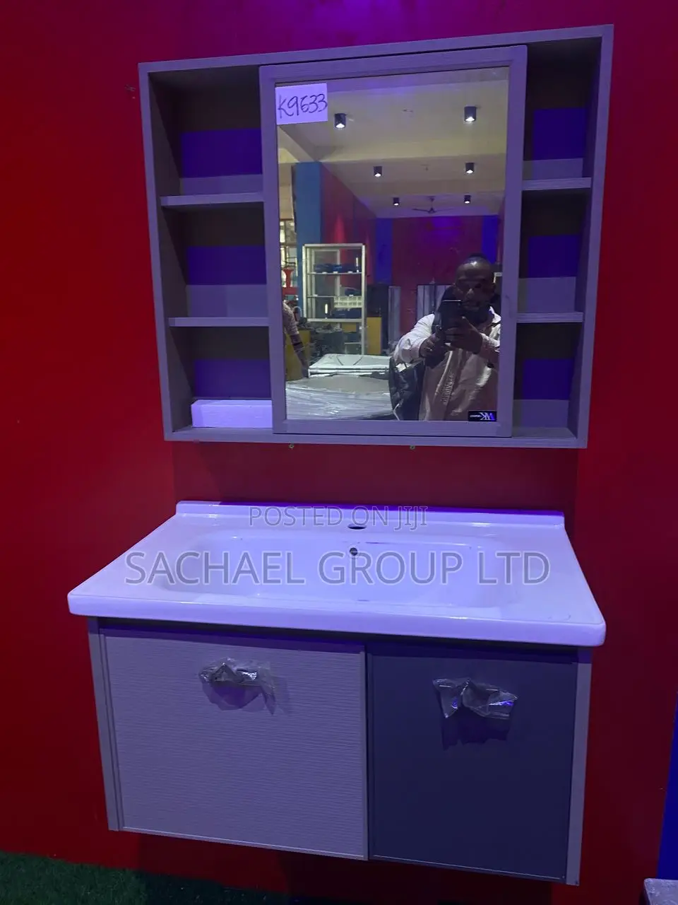 Special Vanity Cabinet for Your Washroom