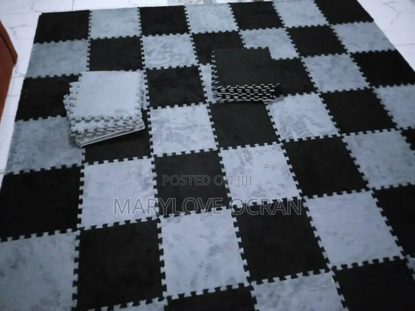 Quality 25 Pieces Fluffy Tiled Carpet, Size 30x30cm for 550