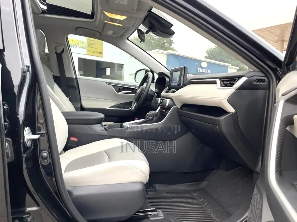 Toyota RAV4 XLE AWD 2019 Black