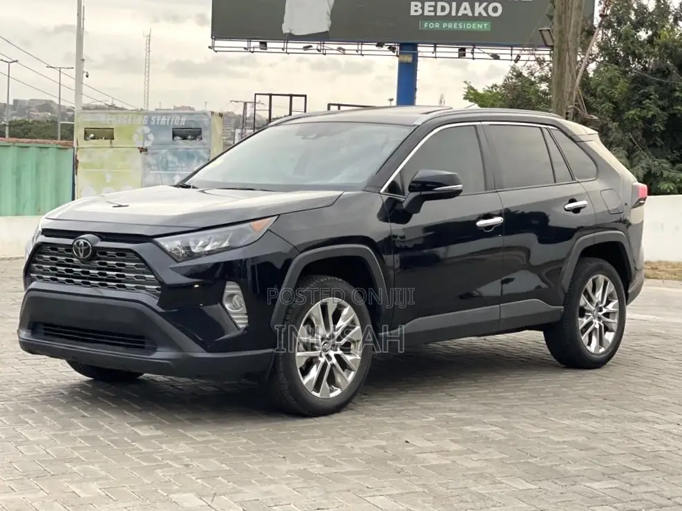 Toyota RAV4 XLE AWD 2019 Black