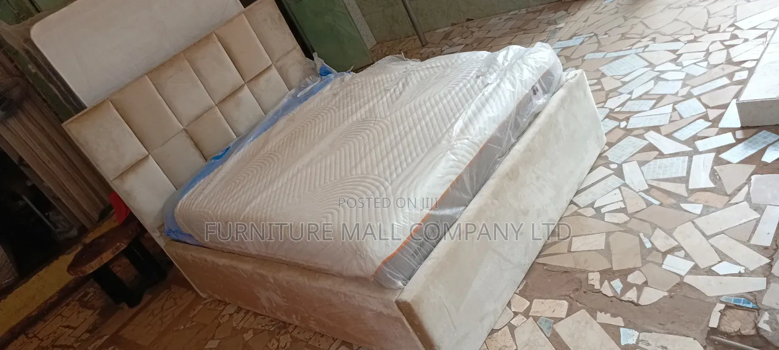 Classic 80x60 Queen Frame With Memory Foam Mattress😍🥰.Free